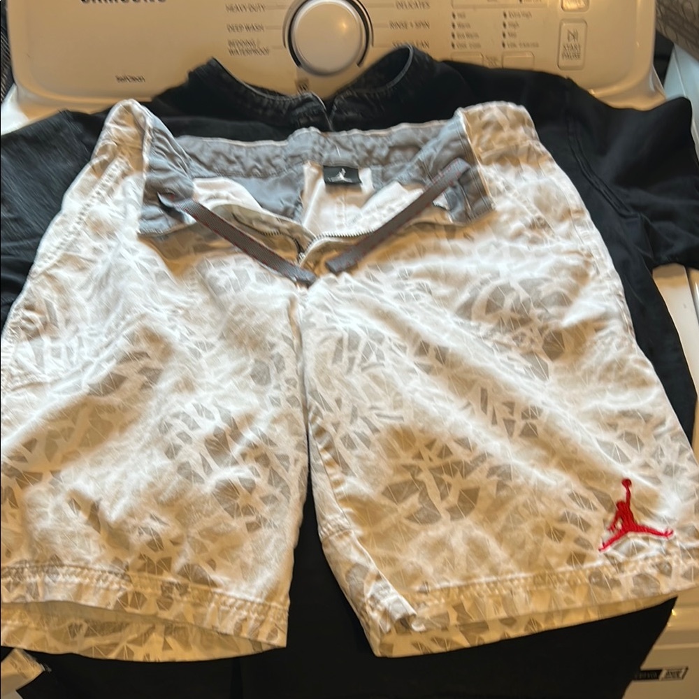 Jordan White Patterned Men's Shorts